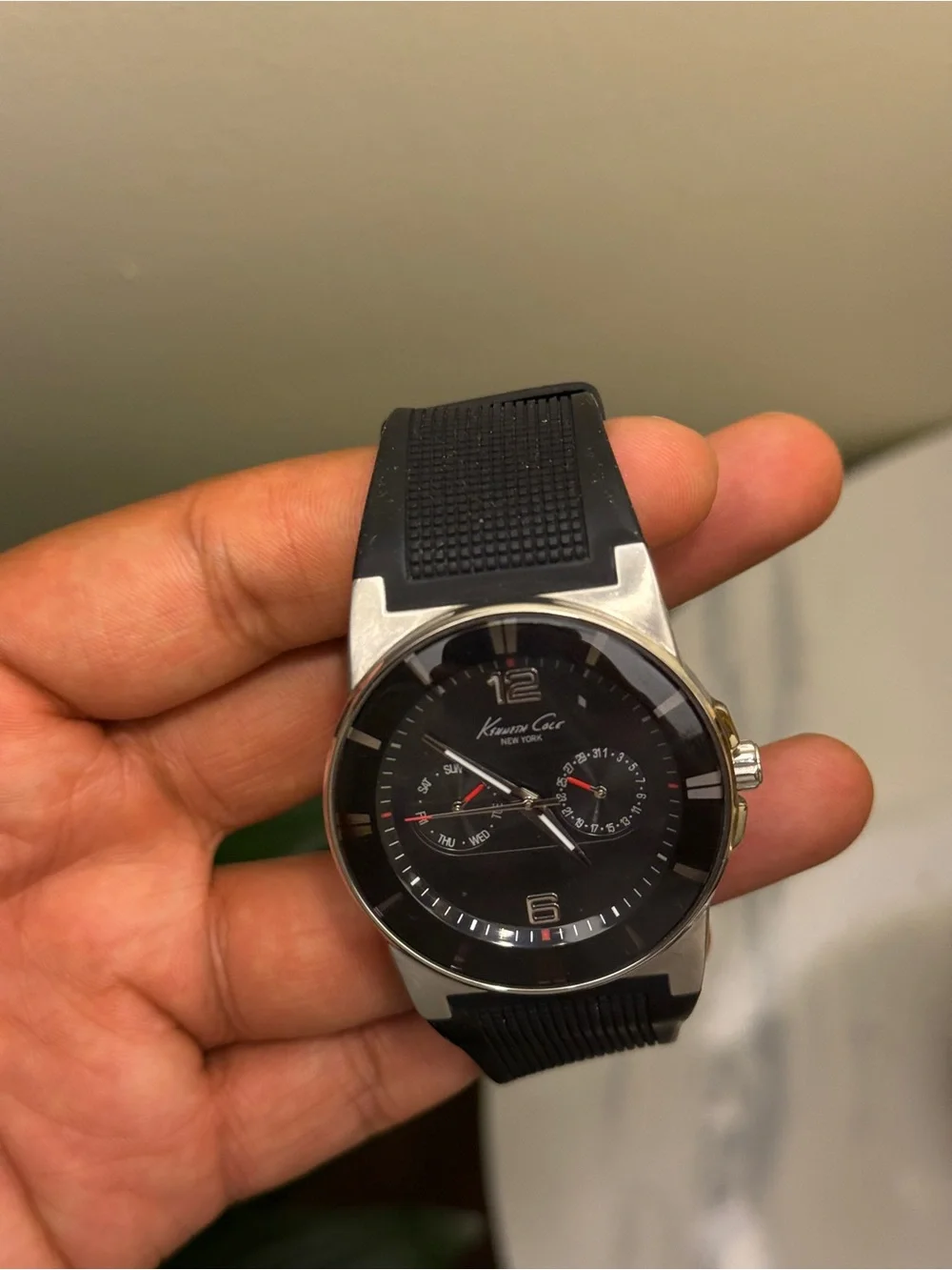 Kenneth Cole Classic Black and Silver Men's Analog Watch